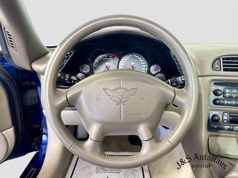 Used 2004 Chevrolet Corvette Coupe w/ Preferred Equipment Group RWD image 12