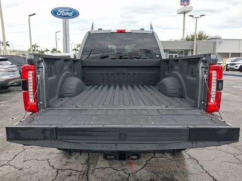 Used 2025 Ford F250 Lariat w/ Black Appearance Package image 5