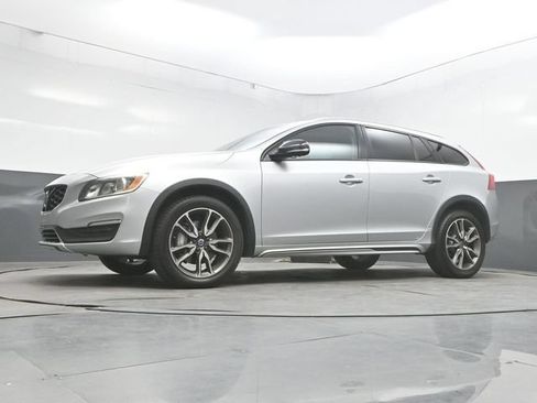 Used 2017 Volvo V60 T5 Cross Country w/ Convenience Package AWD/4WD image 35