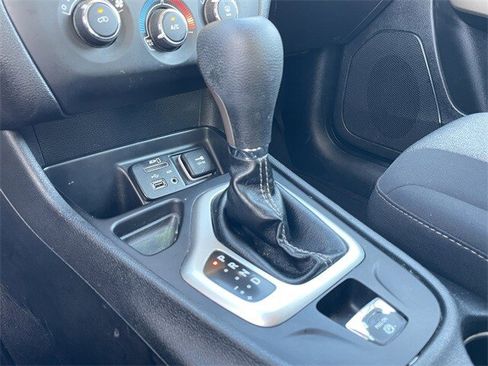 Used 2018 Jeep Cherokee Latitude image 19
