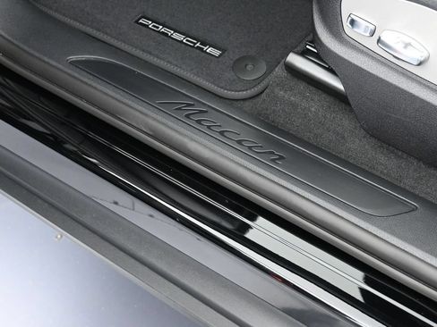Certified 2026 Porsche Macan AWD/4WD image 16