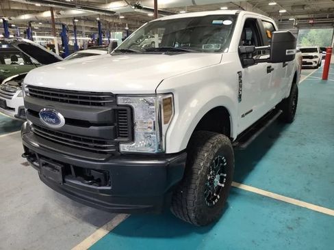 Used 2019 Ford F250 XL w/ Power Equipment Group AWD/4WD image 2