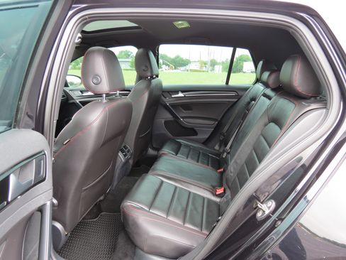 Used 2015 Volkswagen GTI SE FWD image 29