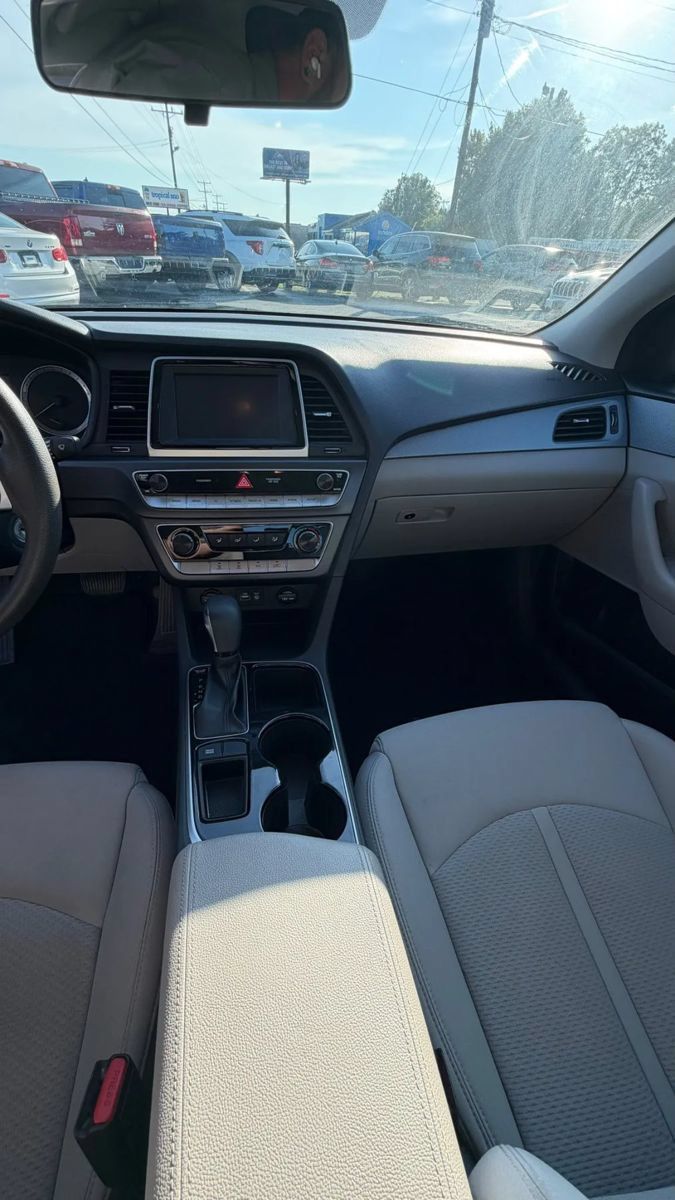 Used 2019 Hyundai Sonata SE w/ Cargo Package FWD image 12