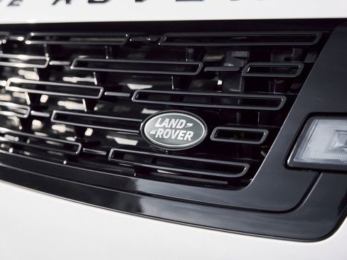 Used 2025 Land Rover Range Rover SE AWD/4WD image 8
