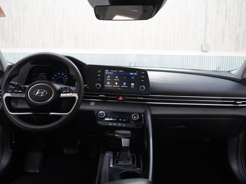 Used 2023 Hyundai Elantra SEL FWD image 17