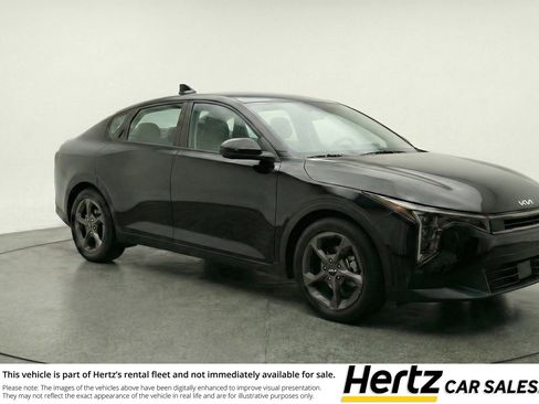 Used 2025 Kia K4 LXS image 1