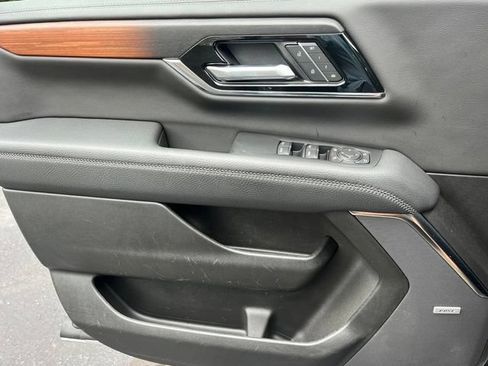 Used 2025 GMC Yukon Denali AWD/4WD image 21