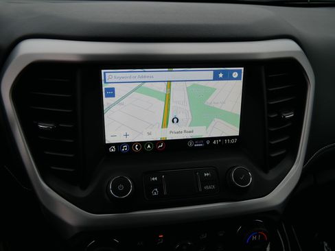 Used 2023 GMC Acadia SLT w/ LPO, Floor Liner Package image 34