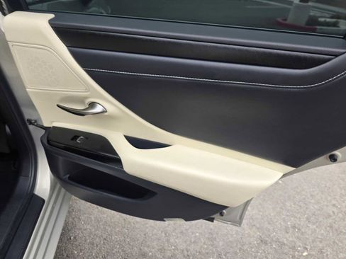 Used 2022 Lexus ES 300h w/ Premium Package image 13