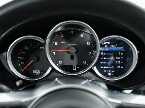 Used 2025 Porsche 718 Cayman RWD image 17