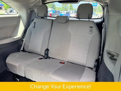 Used 2022 Toyota Sienna LE FWD image 17