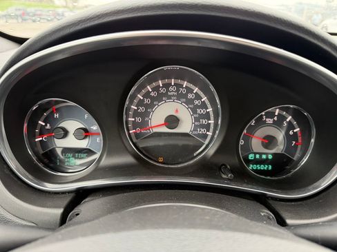 Used 2014 Chrysler 200 Limited FWD image 19