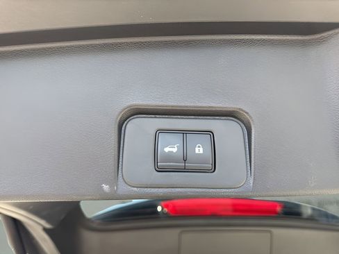 Used 2025 Nissan Rogue SV image 27