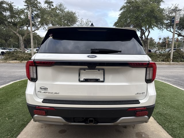 Certified 2026 Ford Explorer Platinum w/ LUX Leather Package AWD/4WD image 4