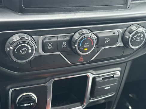 Used 2019 Jeep Wrangler Unlimited Sport image 16