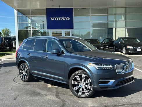 Used 2025 Volvo XC90 T8 Ultra w/ Protection Package Premier AWD/4WD image 2