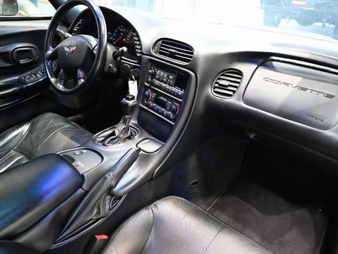 Used 2000 Chevrolet Corvette Coupe w/ Roof Pkg image 16