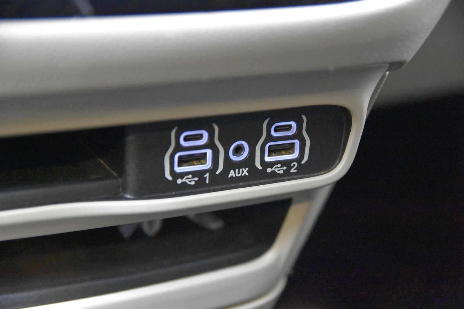 Used 2023 Chrysler Voyager LX FWD image 22