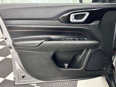 Used 2023 Jeep Compass Trailhawk image 16