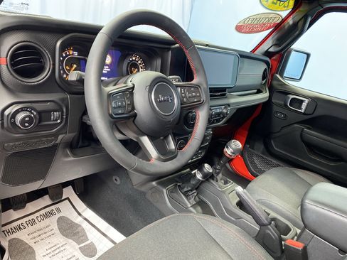 Used 2024 Jeep Gladiator Rubicon w/ Technology Group image 9