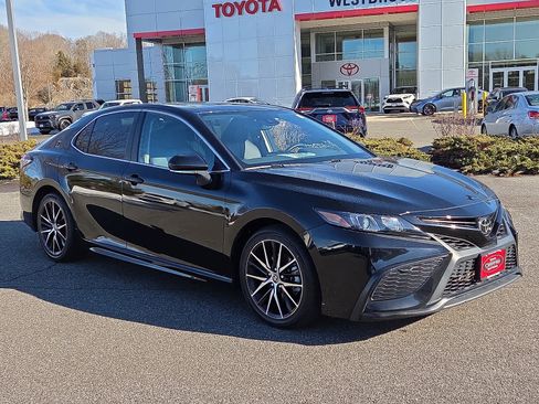 Certified 2023 Toyota Camry SE image 4