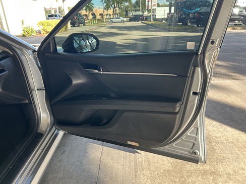 Used 2019 Toyota Camry LE image 21