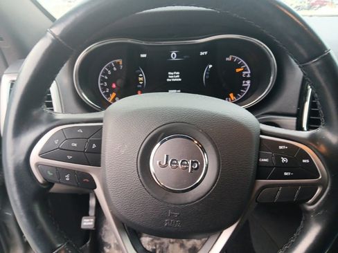 Used 2021 Jeep Grand Cherokee Laredo X image 27