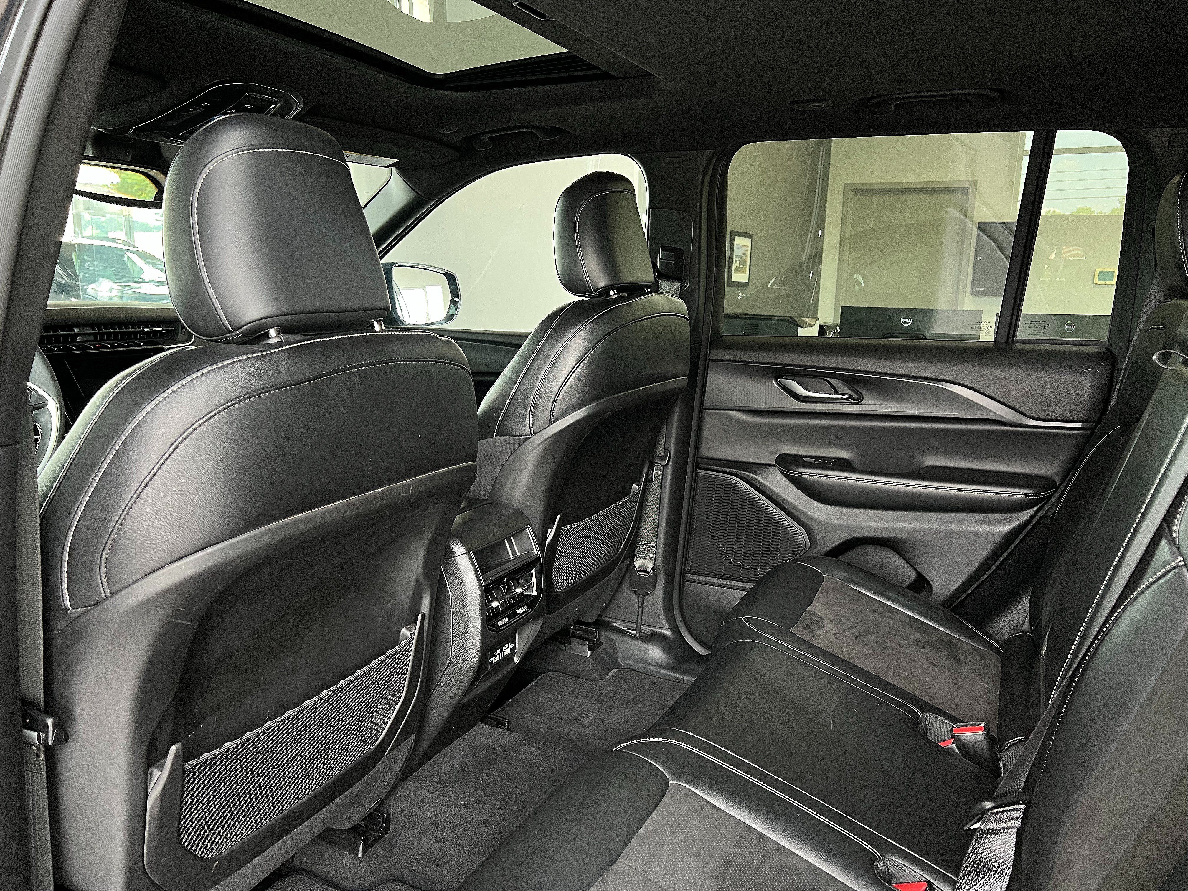 Used 2023 Jeep Grand Cherokee Altitude AWD/4WD image 19