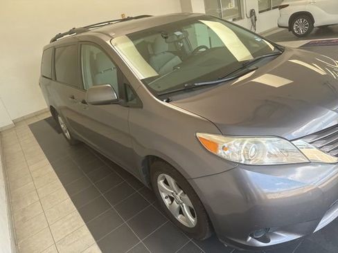 Used 2017 Toyota Sienna LE FWD image 4