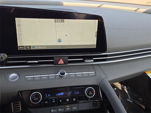 New 2025 Hyundai Elantra SEL image 11