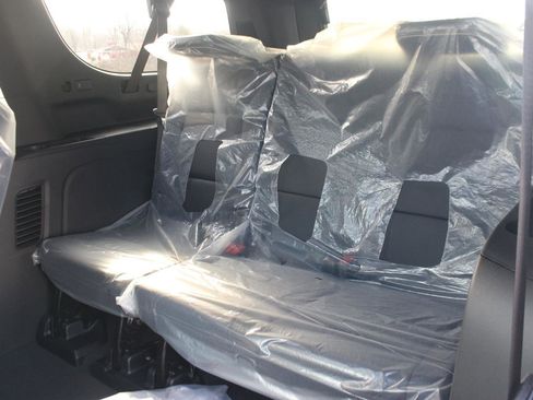 New 2026 Chevrolet Suburban Premier image 12