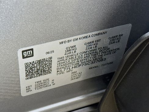 Used 2025 Chevrolet Trax LT w/ LT Convenience Package image 29