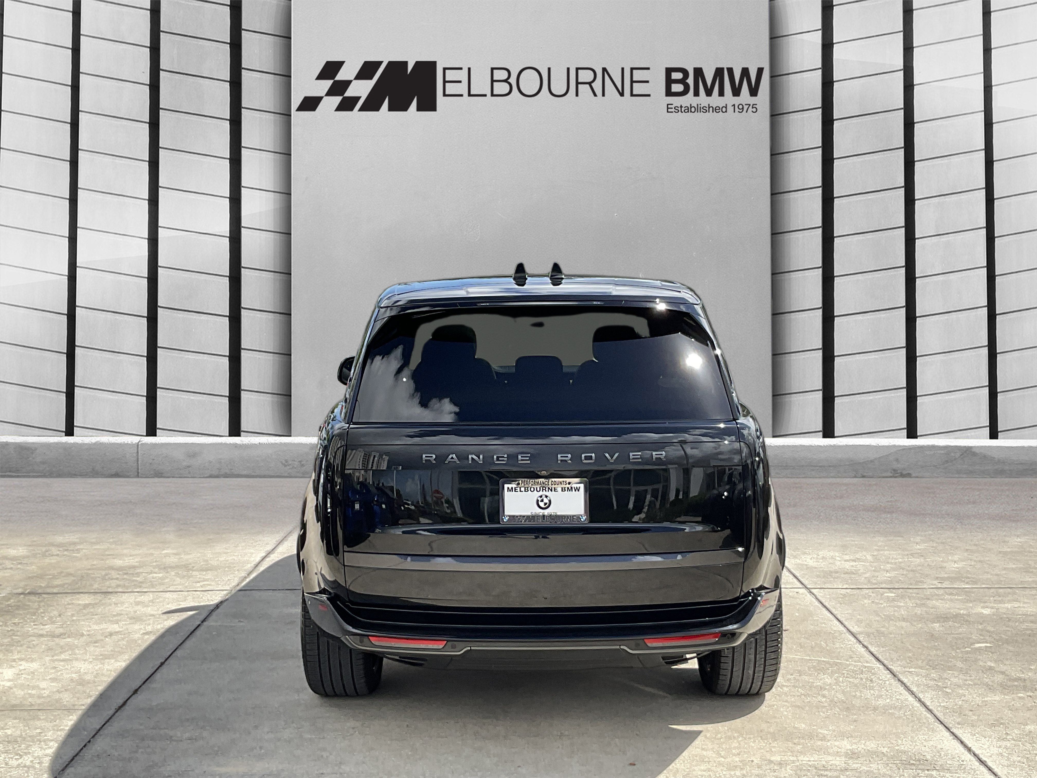 Used 2024 Land Rover Range Rover SE AWD/4WD image 5