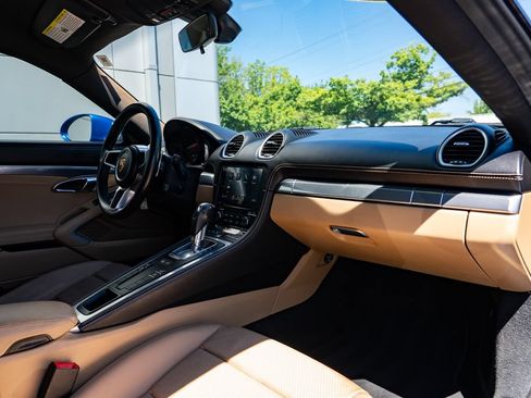 Used 2018 Porsche 718 Cayman RWD image 19