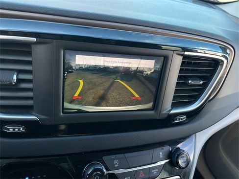 Used 2022 Chrysler Voyager LX image 16