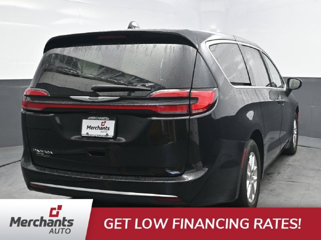 Used 2025 Chrysler Pacifica Select FWD image 7