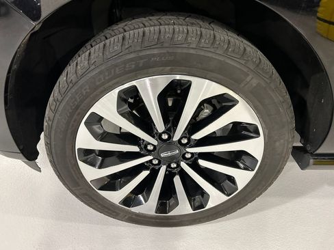 Certified 2023 Lincoln Navigator L Reserve AWD/4WD image 8