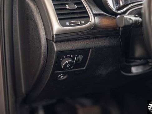 Used 2020 Jeep Grand Cherokee Laredo image 18