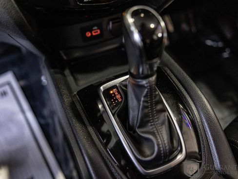 Used 2020 Nissan Rogue SV image 29