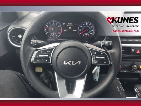 Used 2023 Kia Forte LXS w/ LXS Technology Package image 17