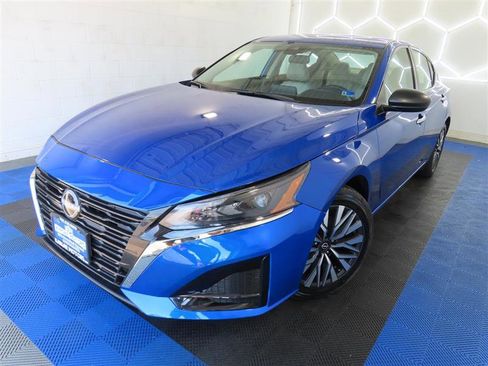 Used 2025 Nissan Altima 2.5 SV FWD image 4