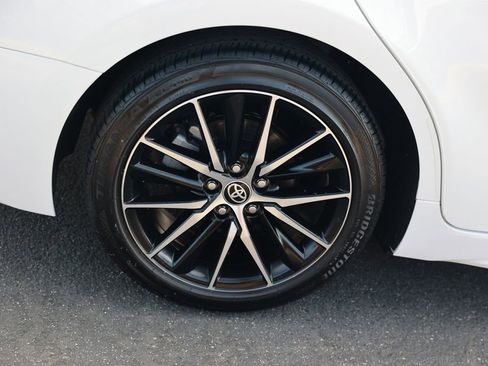 Used 2024 Toyota Camry SE image 9