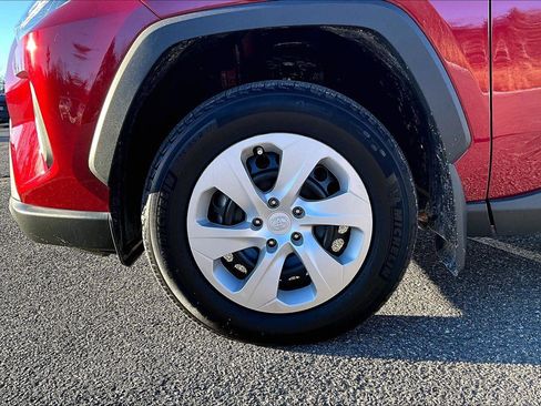 Used 2025 Toyota RAV4 LE image 9