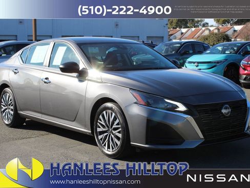 Used 2024 Nissan Altima 2.5 SV image 5