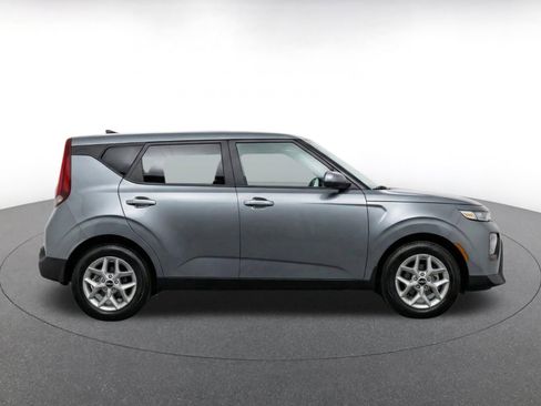 Used 2025 Kia Soul LX w/ LX Technology Package FWD image 10