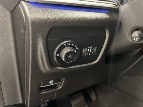 Used 2021 Jeep Grand Cherokee L Overland w/ Luxury Tech Group IV AWD/4WD image 17