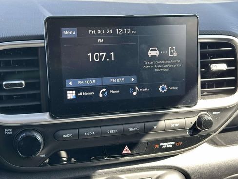 Certified 2025 Hyundai Venue SEL FWD image 21