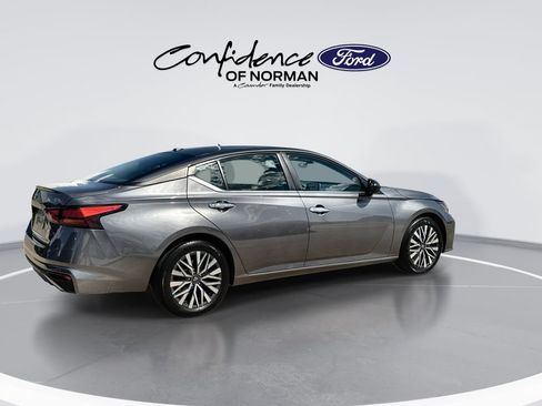 Used 2025 Nissan Altima 2.5 SV FWD image 9