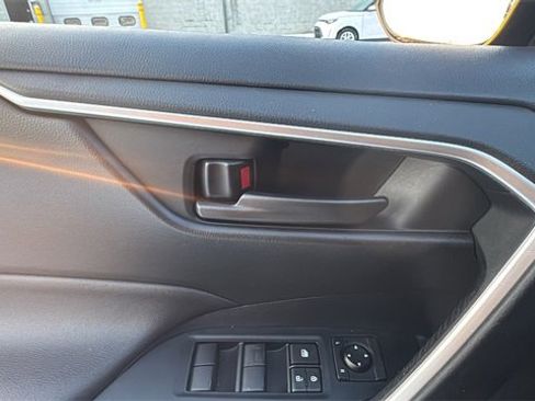 Used 2021 Toyota RAV4 LE image 11